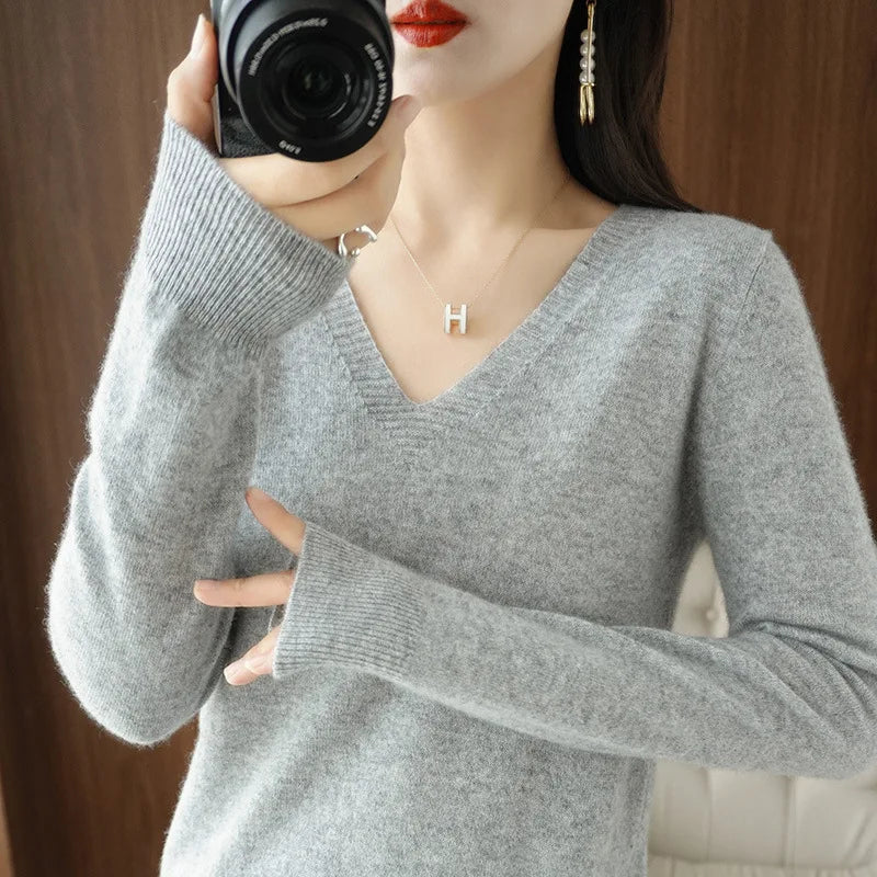 Women's Cozy Knit V-Neck Sweater - Effortless Autumn & Winter Style