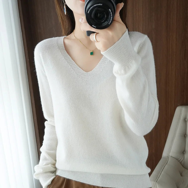 Women's Cozy Knit V-Neck Sweater - Effortless Autumn & Winter Style