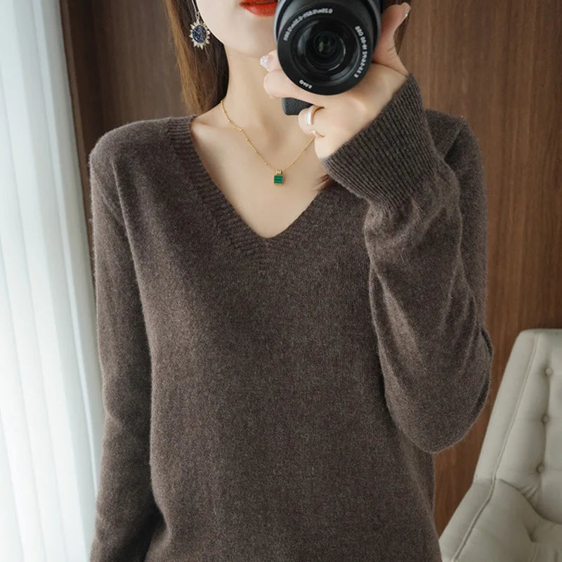 Women's Cozy Knit V-Neck Sweater - Effortless Autumn & Winter Style