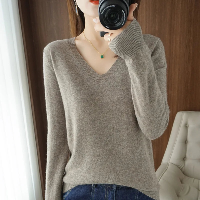 Women's Cozy Knit V-Neck Sweater - Effortless Autumn & Winter Style