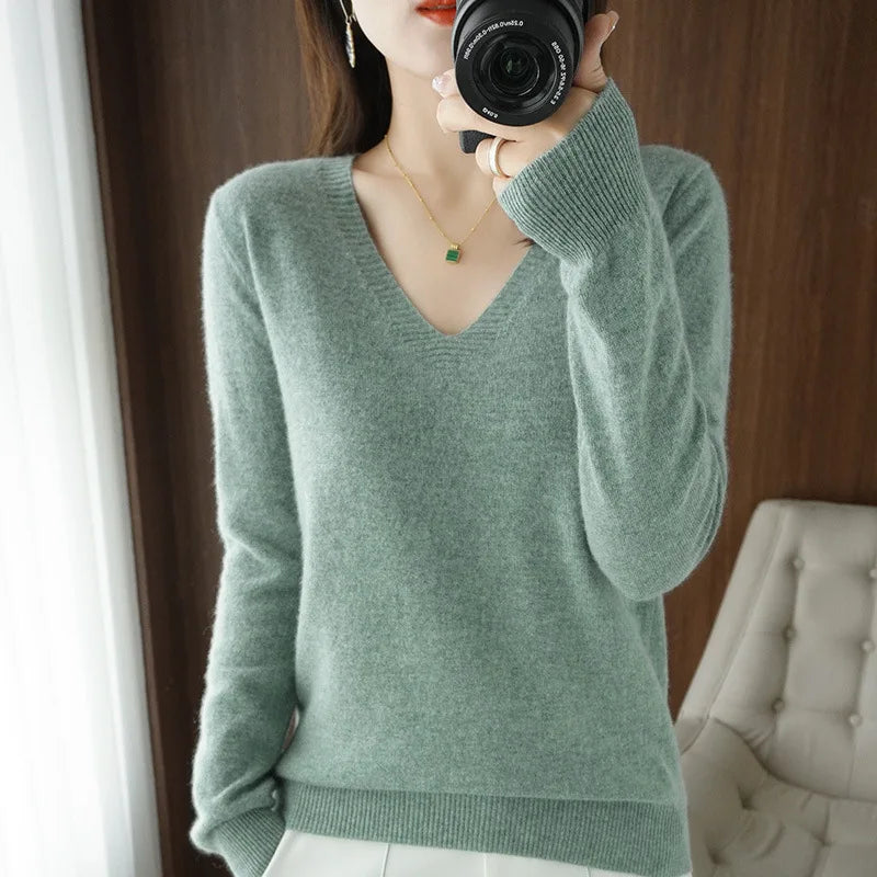 Women's Cozy Knit V-Neck Sweater - Effortless Autumn & Winter Style