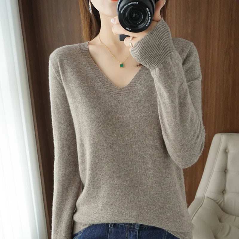 Women's Cozy Knit V-Neck Sweater - Effortless Autumn & Winter Style