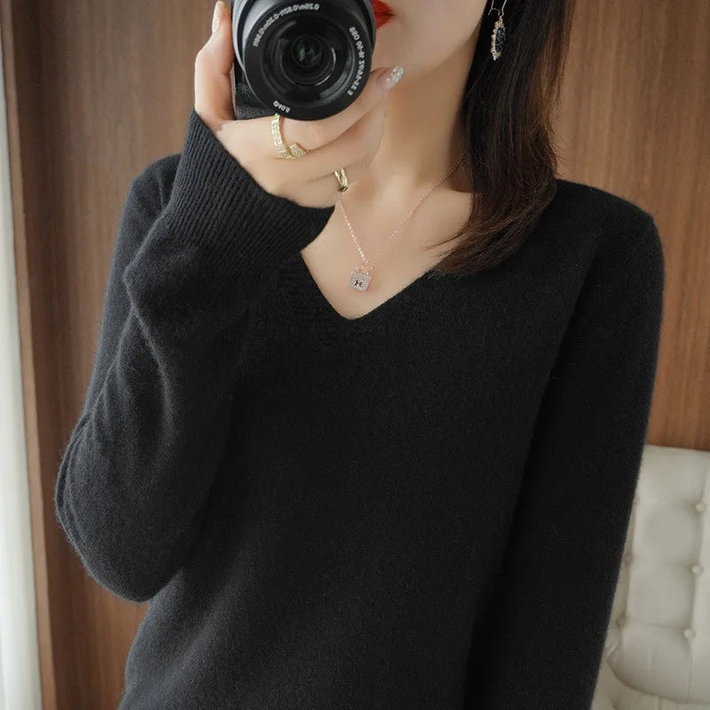 Women's Cozy Knit V-Neck Sweater - Effortless Autumn & Winter Style