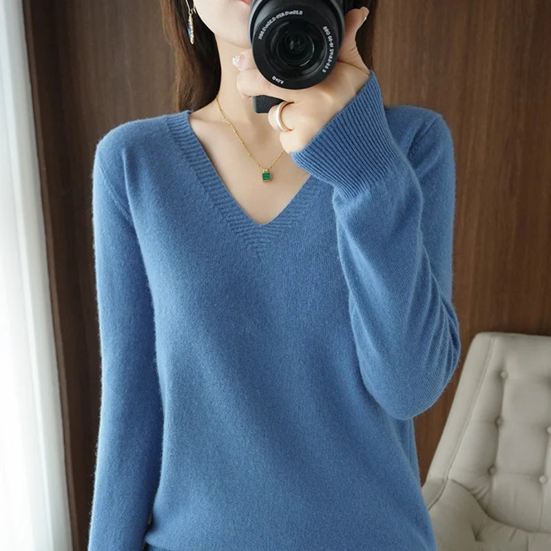 Women's Cozy Knit V-Neck Sweater - Effortless Autumn & Winter Style