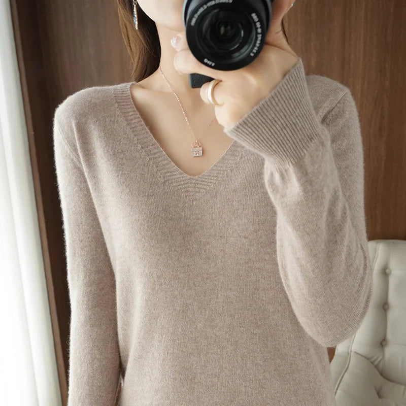 Women's Cozy Knit V-Neck Sweater - Effortless Autumn & Winter Style